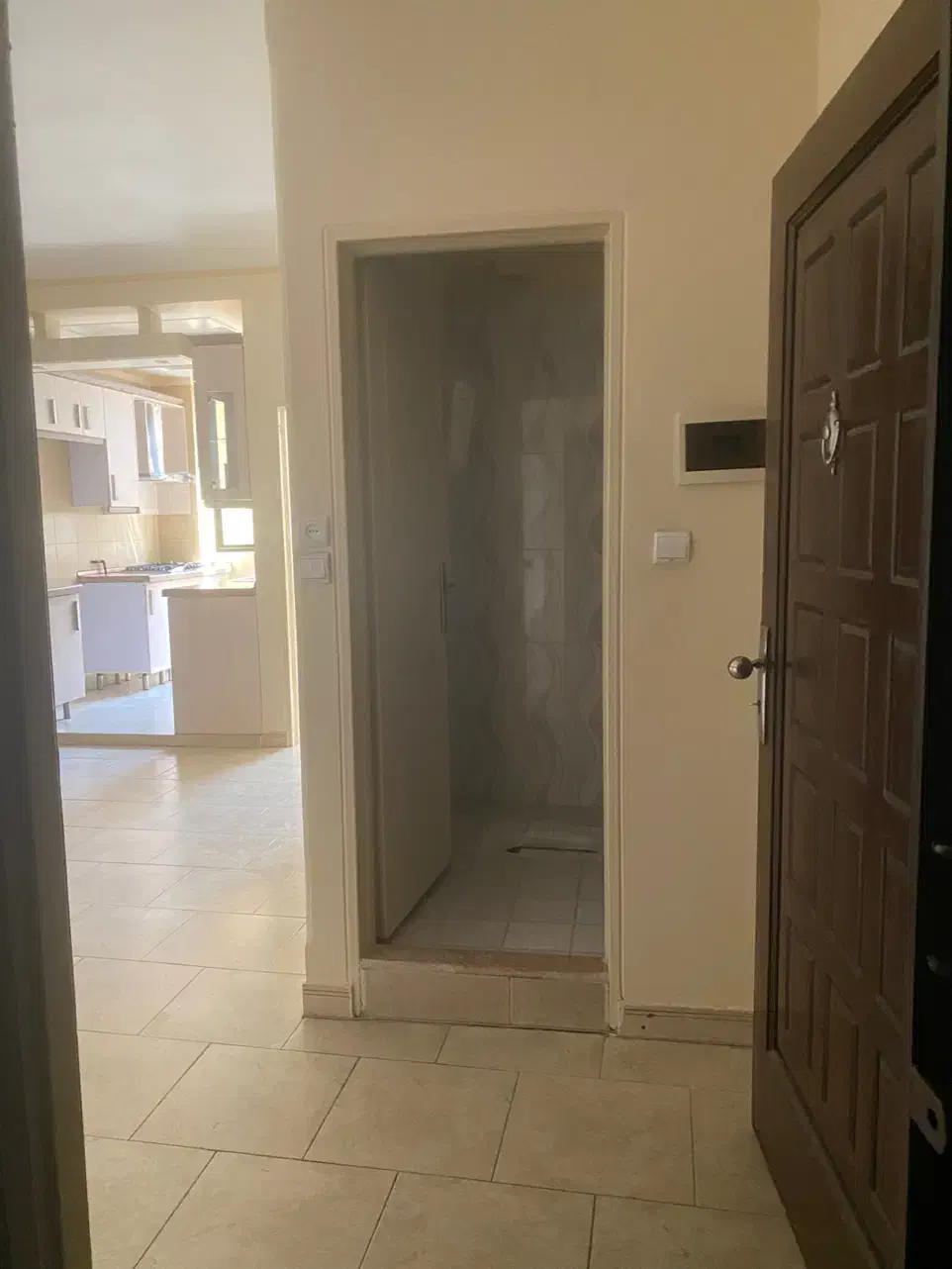 آپارتمان ۴۳ متر/پارکینگ / آسانسور//پرواز