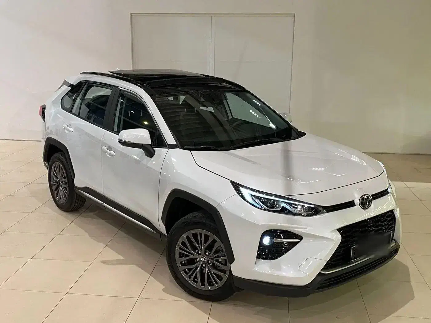 تویوتا وایلندر لاکچری پلاس|خودرو سواری و وانت|تهران, گلستان (شهرک راه آهن)|دیوار