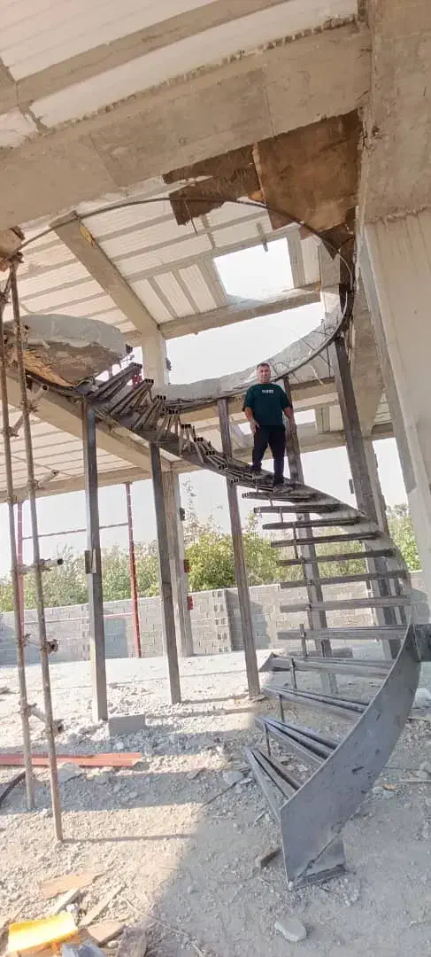 پله گرد فلزی پله پیچ پله معلق پله باکس پله صاف|خدمات پیشه و مهارت|هشتگرد, طاووسیه|دیوار