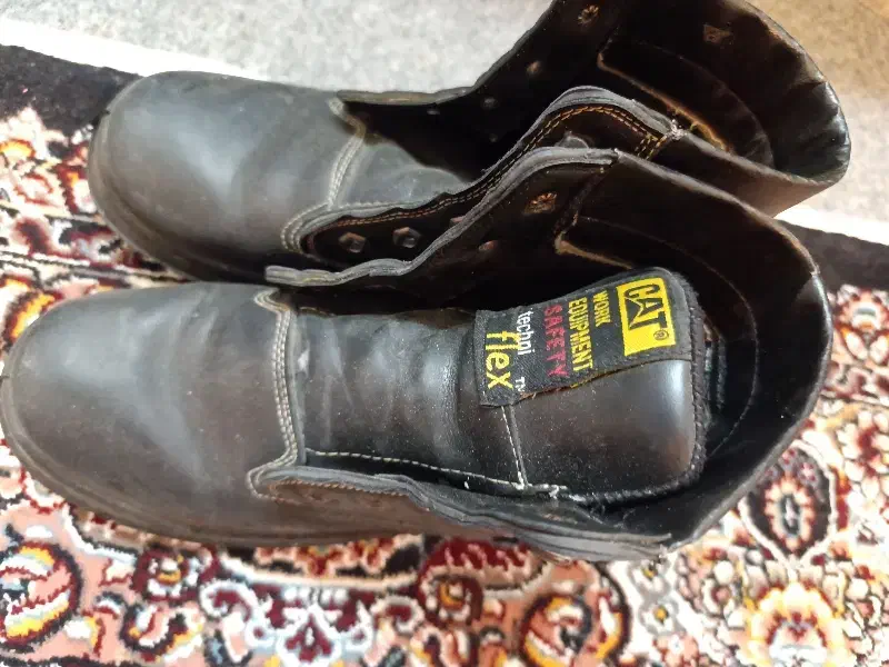 کفش نونو|کیف، کفش، کمربند|صحنه, |دیوار