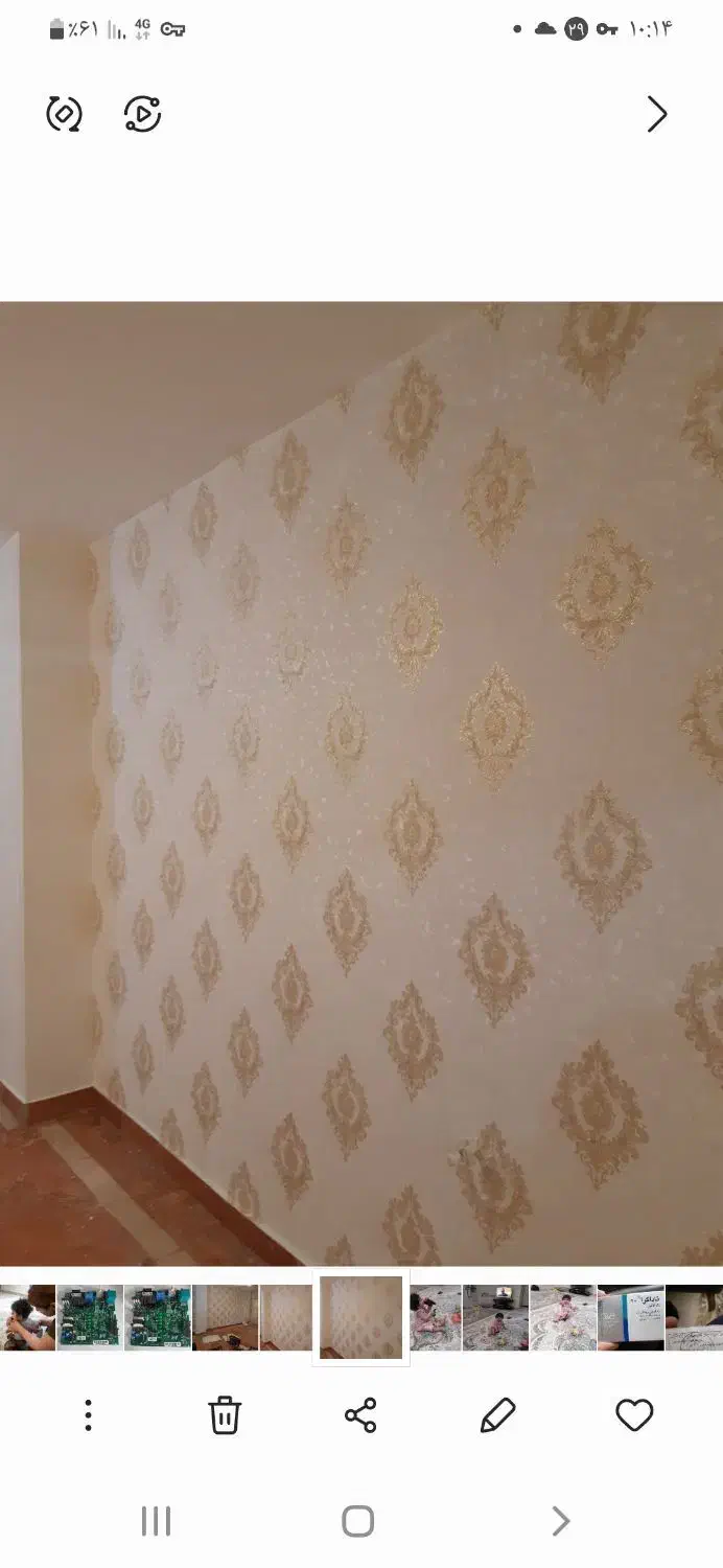 اتاق مجردی پارکینگ سرپوشیده برای موتور سیکلت دارد