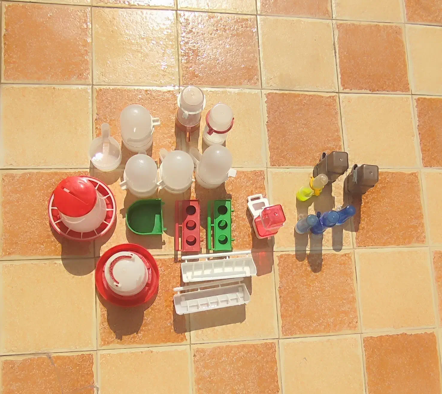 آبخوری و دانخوری پرندگان|لوازم جانبی حیوانات|کاشان, دروازه جوشقان|دیوار