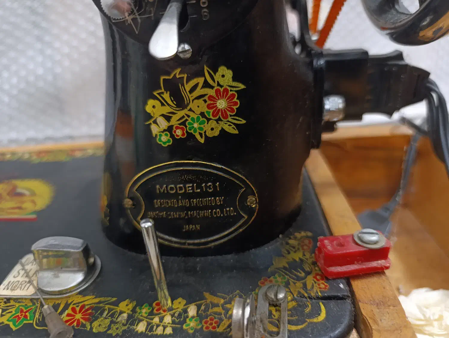 دو عدد چرخ خیاطی قدیمی ( ژانومه . ثریا )|کلکسیون اشیاء عتیقه|لاهیجان, کوی خزر|دیوار