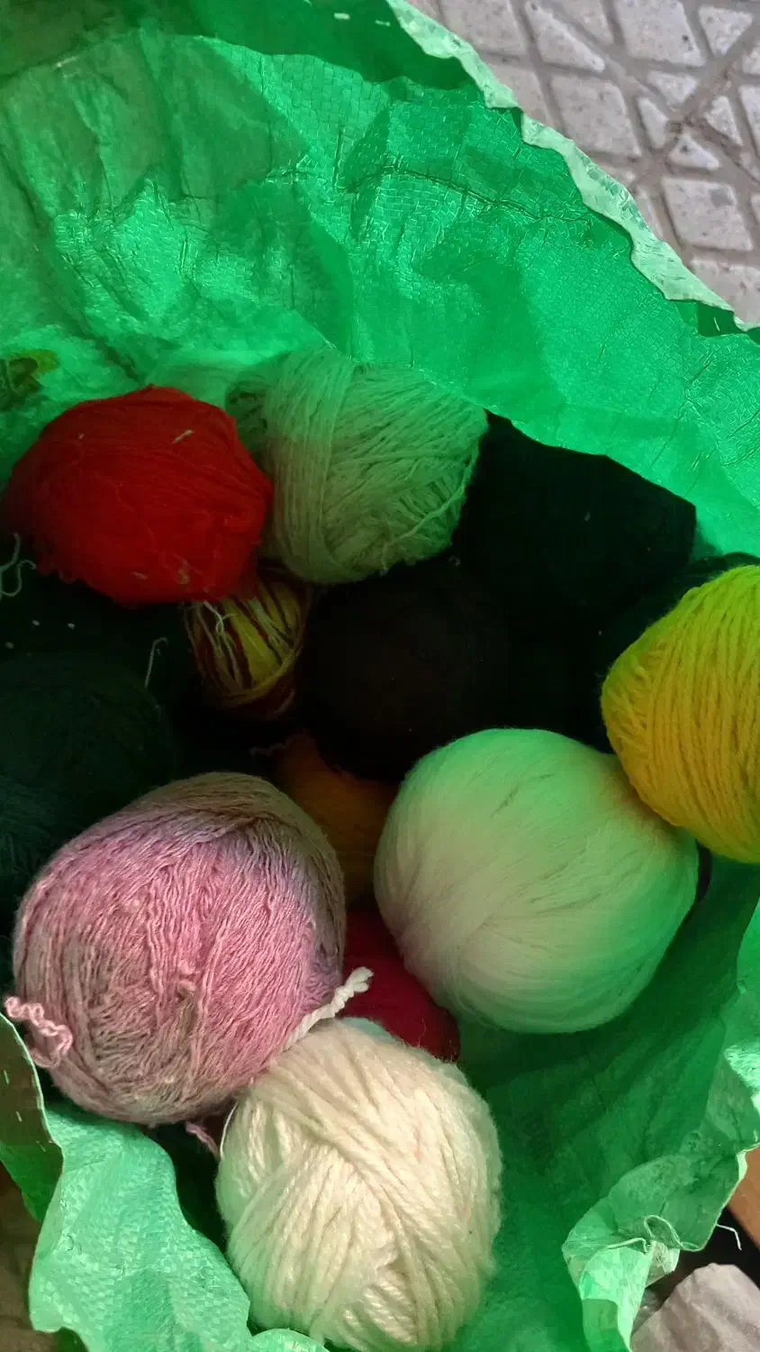 نخ گلیم و جورجین|لوازم خیاطی و بافتنی|قم, امامزاده ابراهیم|دیوار