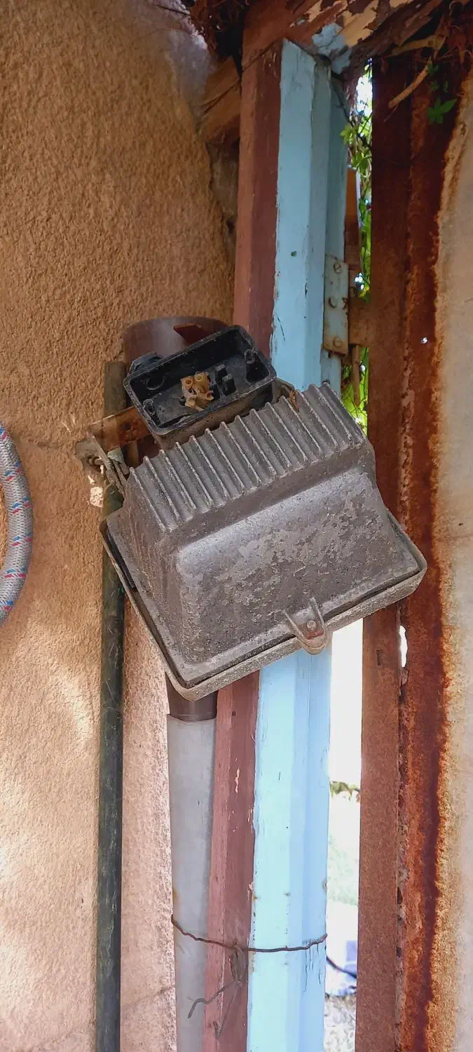 پرژکتور|لامپ و چراغ|خرمشهر, |دیوار