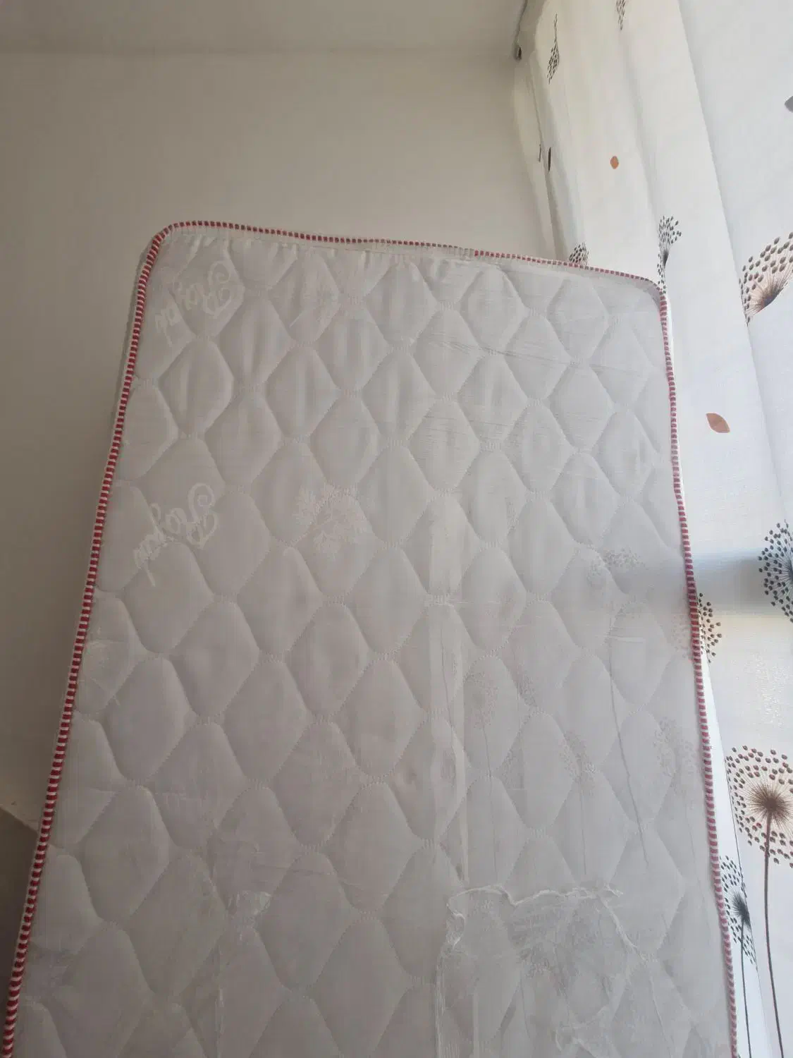 تشک تخت|تشک تختخواب|گوآور, |دیوار