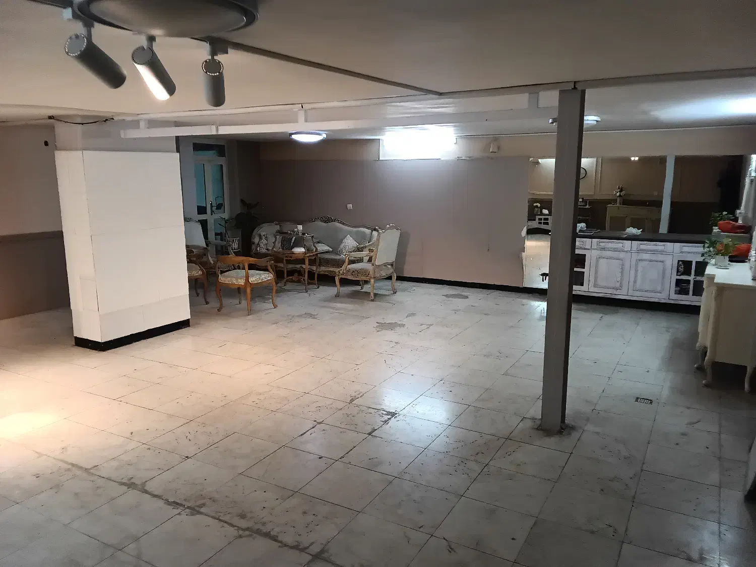 محدوده دولت پل صدر ۸۰ متر سالن با حیاط اختصاصی|اجارهٔ کوتاه‌مدت دفتر کار و فضای آموزشی|تهران, اختیاریه|دیوار