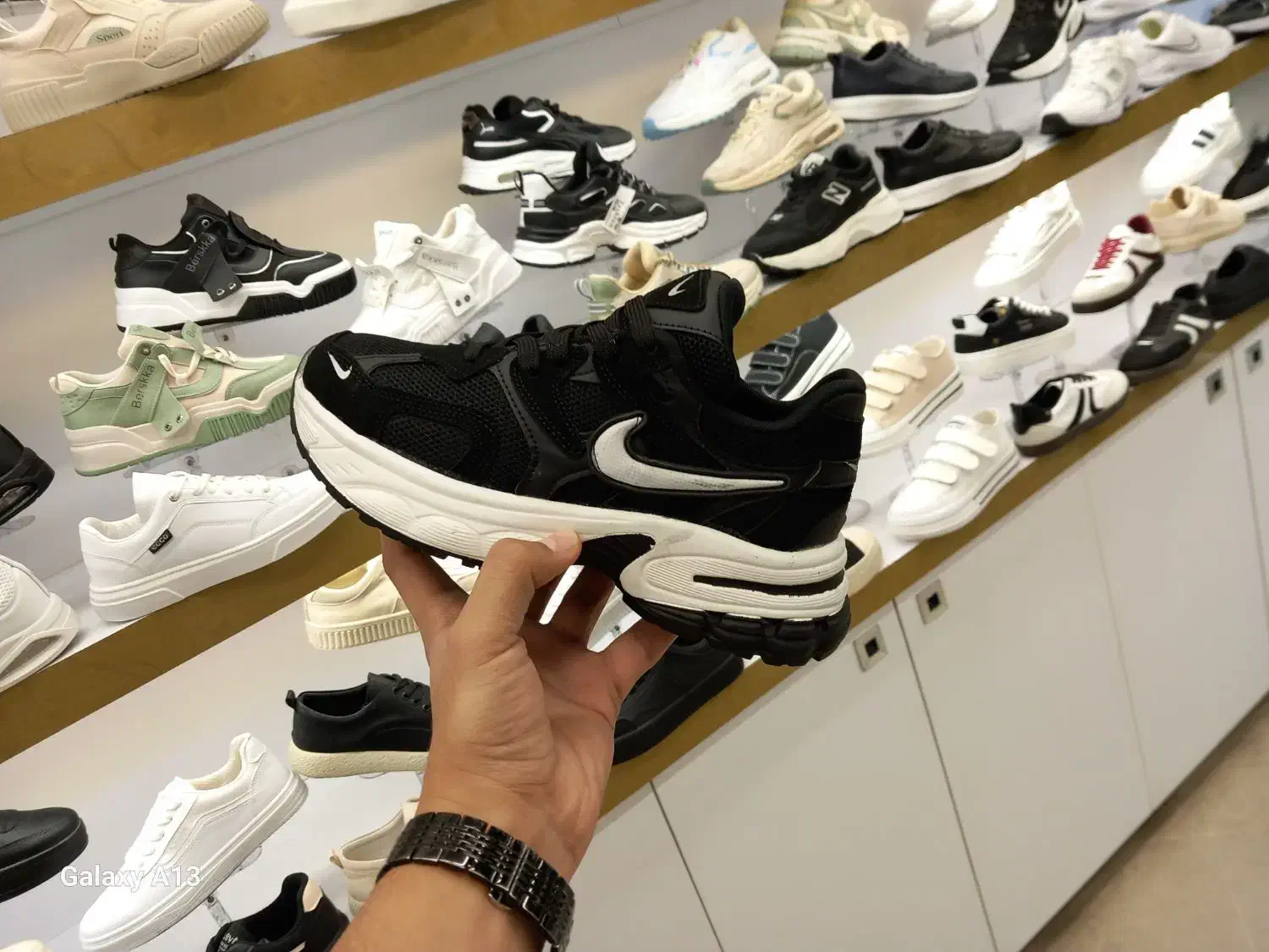 کفش اسپرت تک سایز|کیف، کفش، کمربند|مشهد, سپاد|دیوار