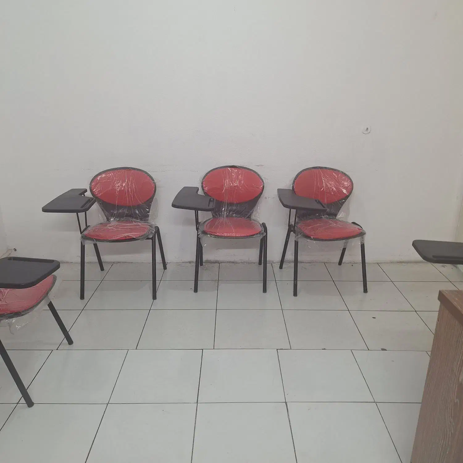 اجاره کلاس آموزشی به صورت ساعتی ، ماهیانه|اجارهٔ کوتاه‌مدت دفتر کار و فضای آموزشی|تهران, جمال‌زاده|دیوار