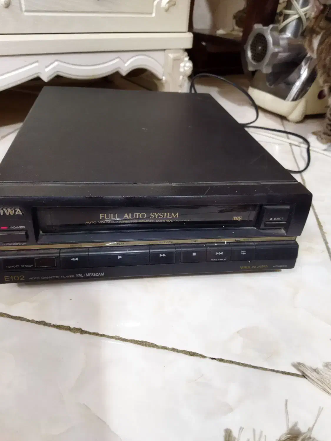 ویدیو ایوا|پخش‌کننده DVD و ویدیو|ری, سیزده آبان|دیوار