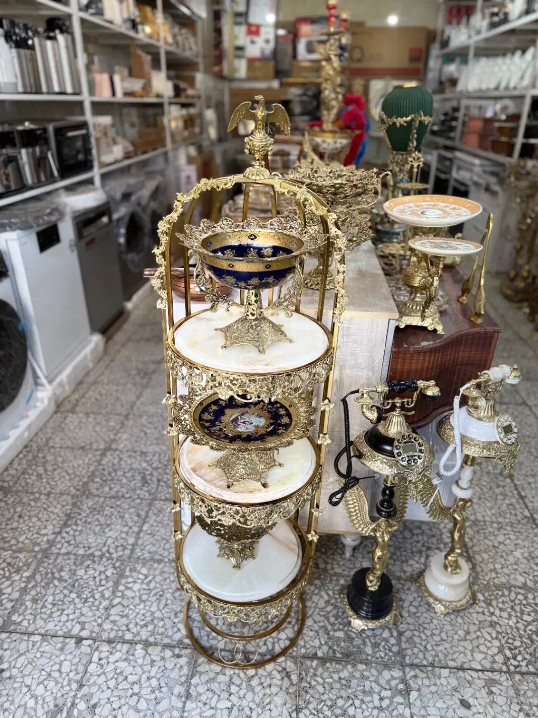 کنار سالنی برنز|کلکسیون اشیاء عتیقه|الیگودرز, |دیوار