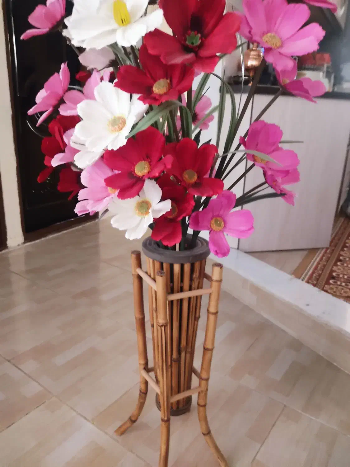 گلدان چوبی بزرگ|گل مصنوعی|محمدیه-قزوین, |دیوار