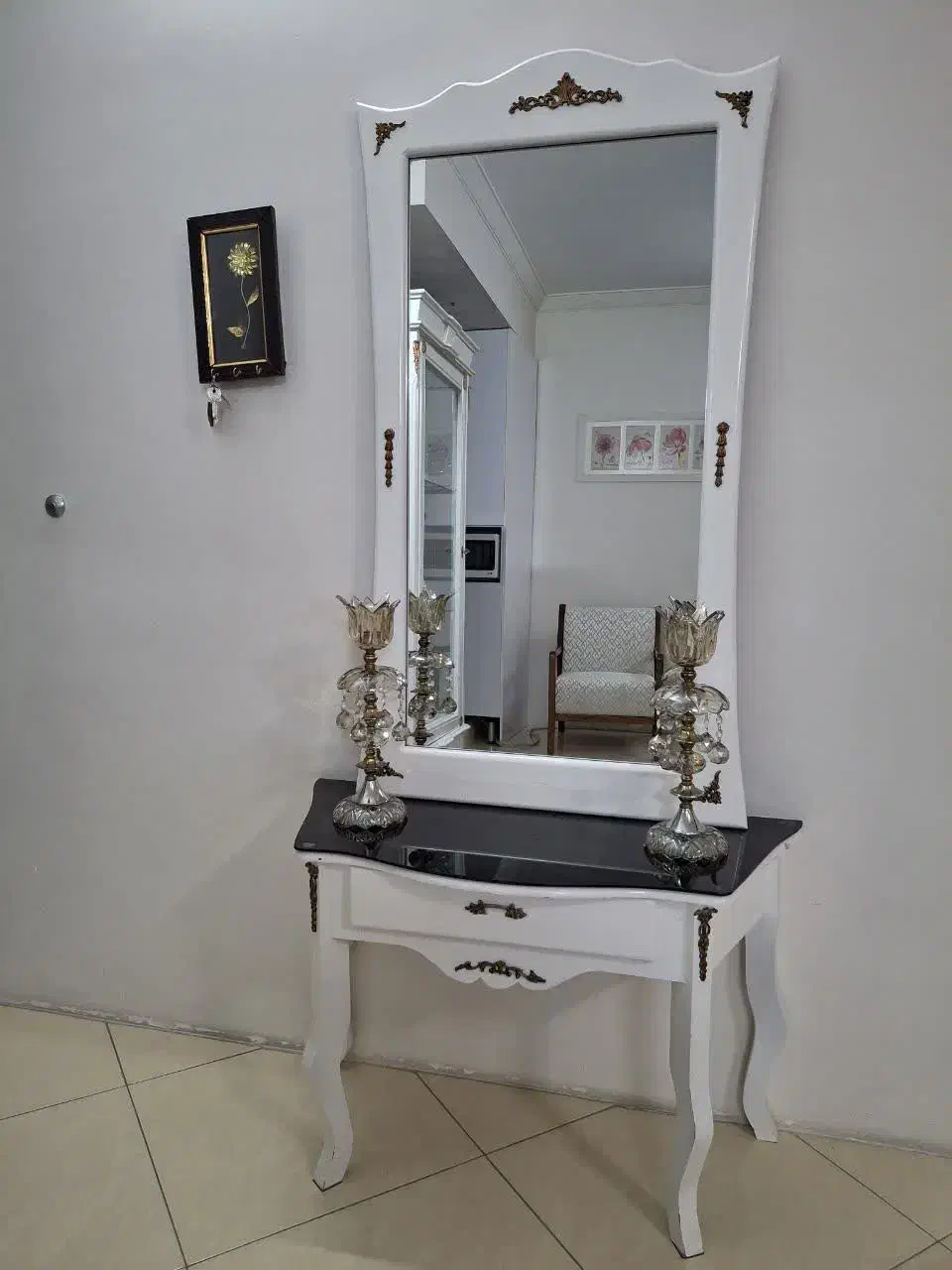 آیینه و میز و شمعدون.|مبلمان خانگی و میز عسلی|مشهد, فدک|دیوار
