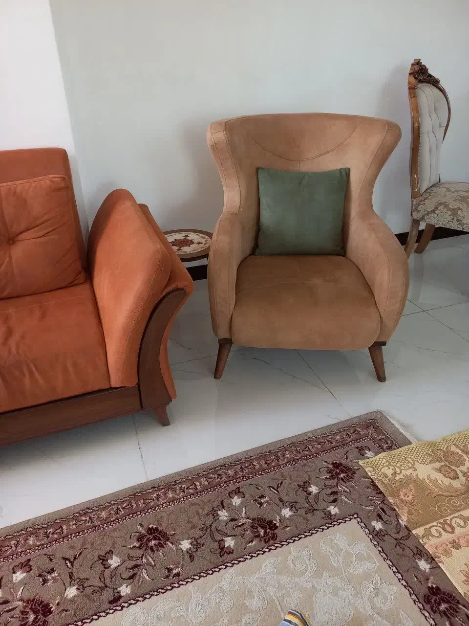 مبل راحتی با جلو مبلی و عسلی در حدنو|مبلمان خانگی و میز عسلی|شاهرود, |دیوار