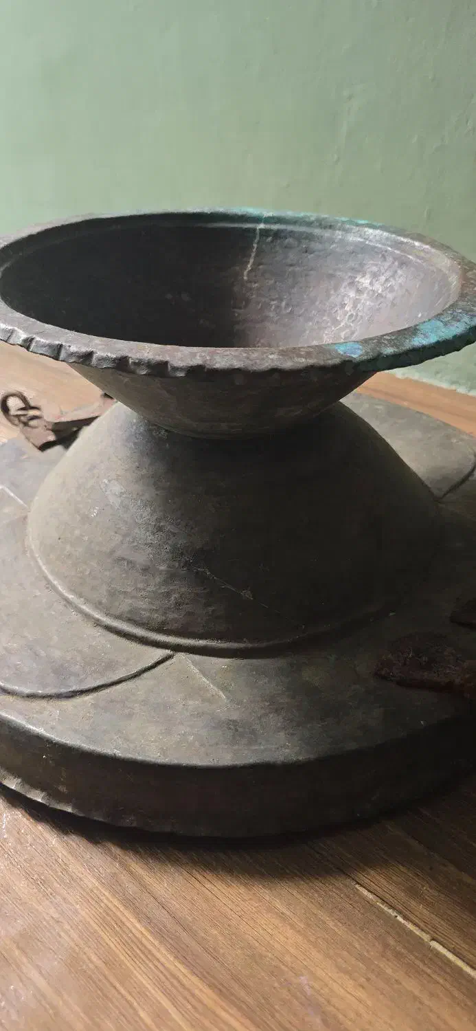 ظرف مسی دست ساز قدیمی|کلکسیون اشیاء عتیقه|رشت, انصاری|دیوار