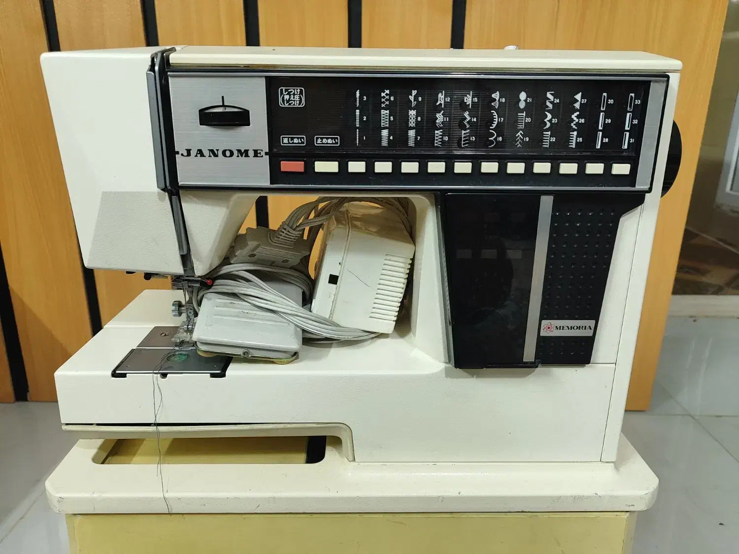 چرخ خیاطی ژانومه|چرخ خیاطی و ریسندگی|صدرا-فارس, فاز ۲|دیوار