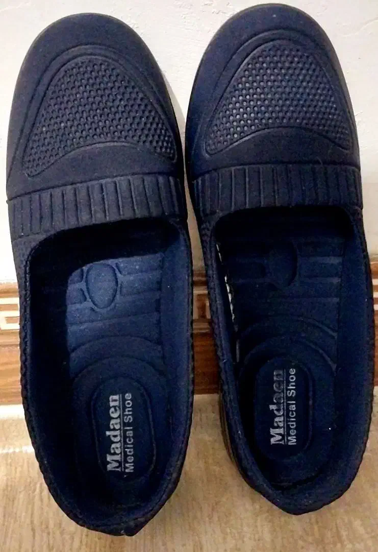 کوله پشتی و کفش تبی|کیف، کفش، کمربند|صومعه‌سرا, |دیوار