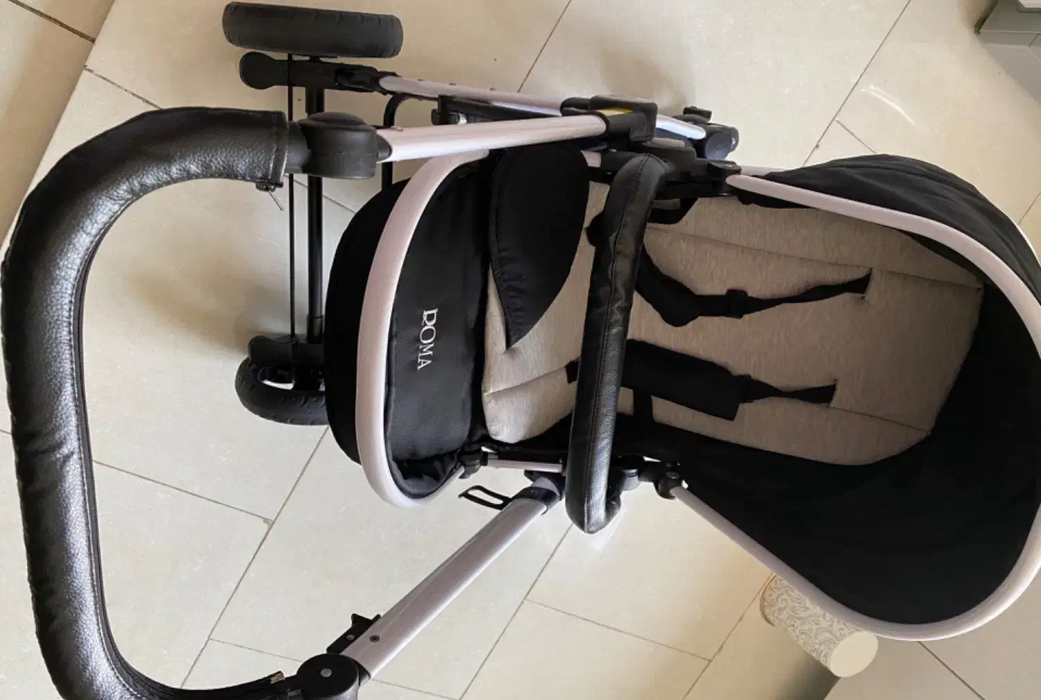 کالسکه روما دلیجان|کالسکه و لوازم جانبی|قدس, شهر‌قدس|دیوار