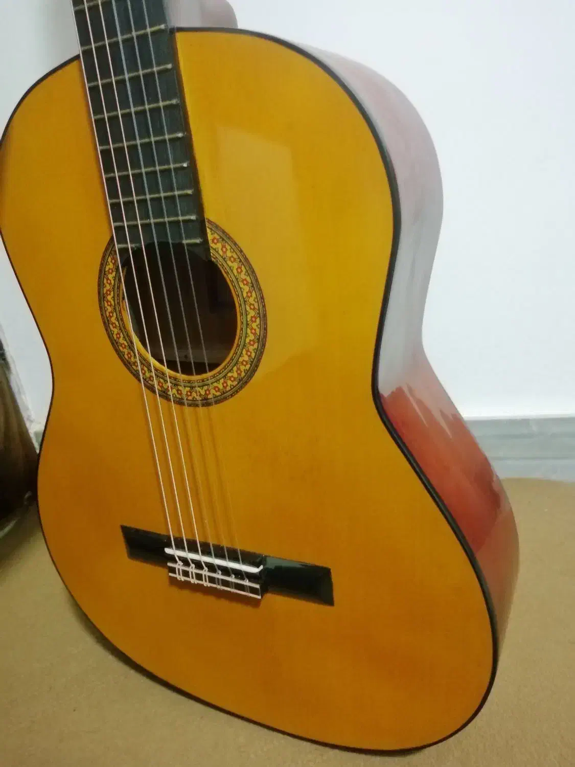 گیتار یاماها c70|گیتار، بیس، امپلیفایر|فومن, |دیوار