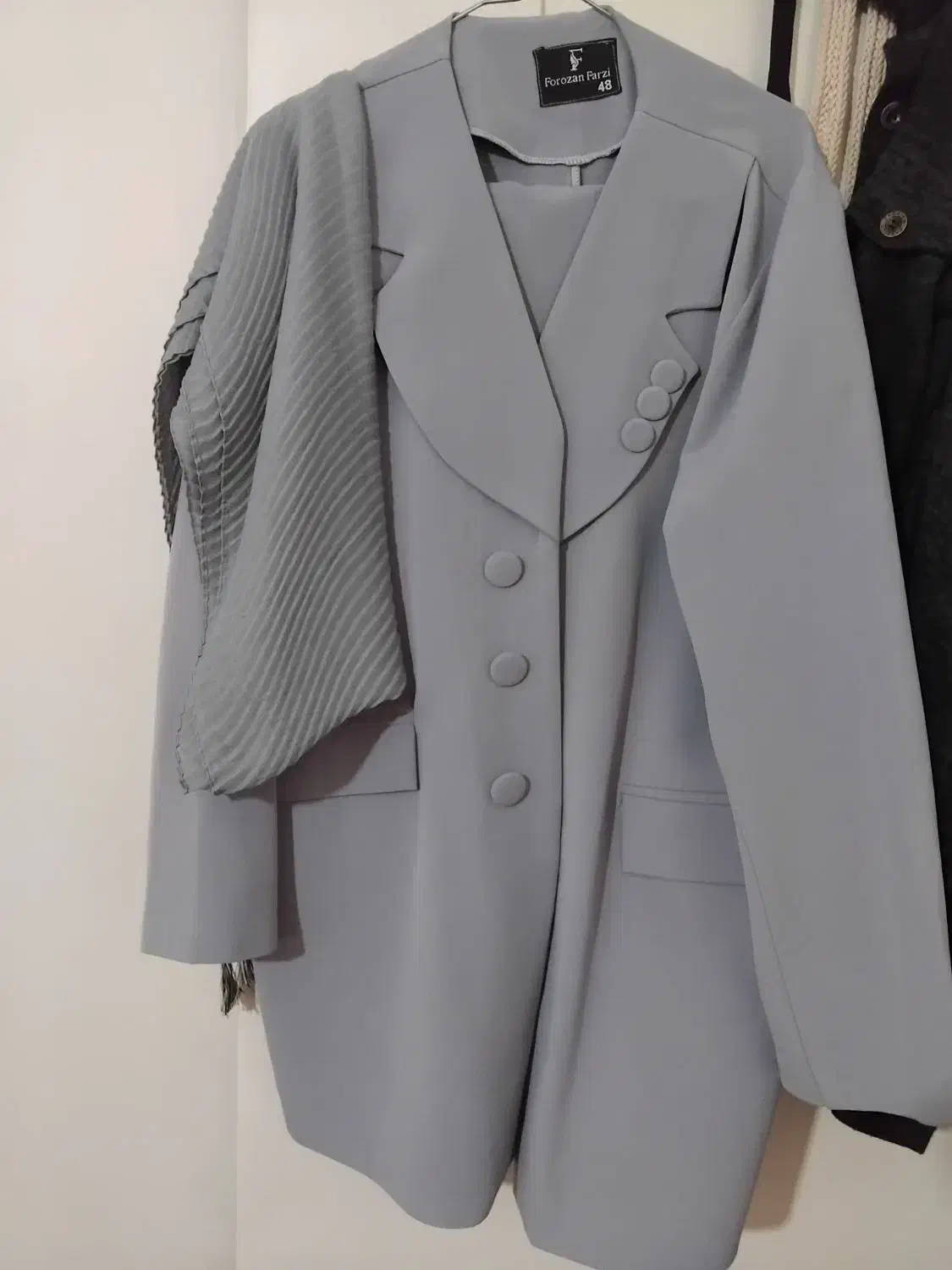 لباس وکفش|لباس|رودهن, |دیوار