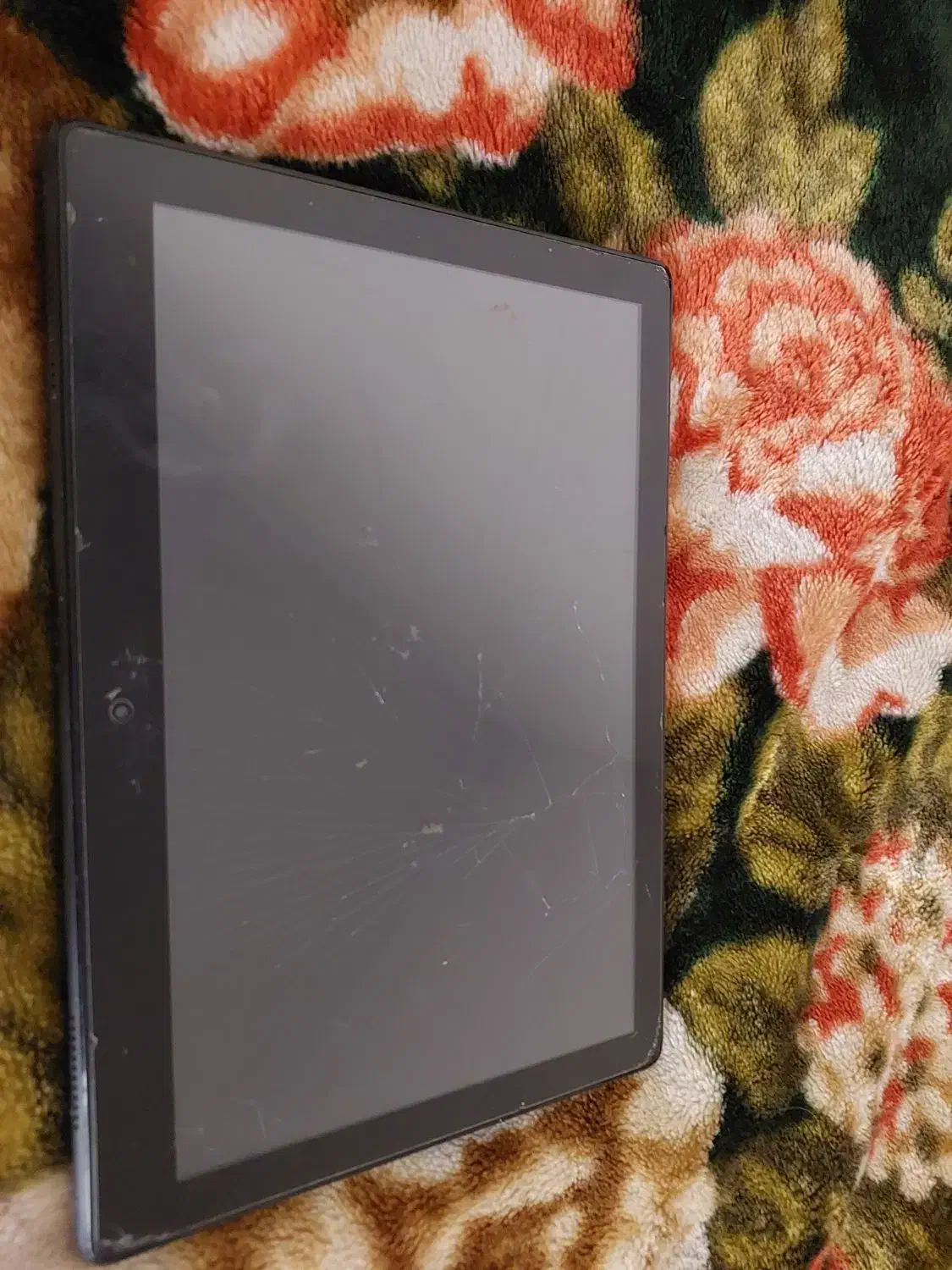 تبلت شکسته|تبلت|تهران, نیروی هوایی (پیروزی)|دیوار