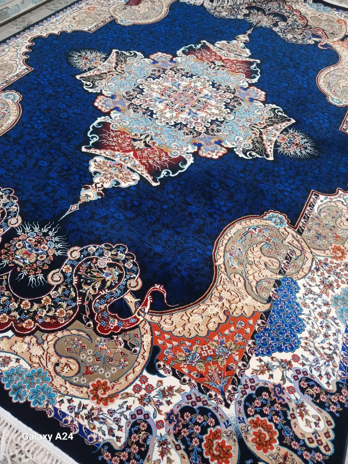 دوتخته فرش ۹متری ۷۰۰شان جنس ضخیم سنگین وزن|فرش|ورامین, ریحان آباد|دیوار