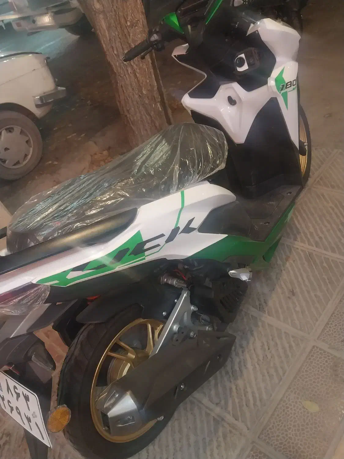 کلیک ۱۸۰ مدل ۴۰۲ صفر|موتورسیکلت|شهرضا, |دیوار