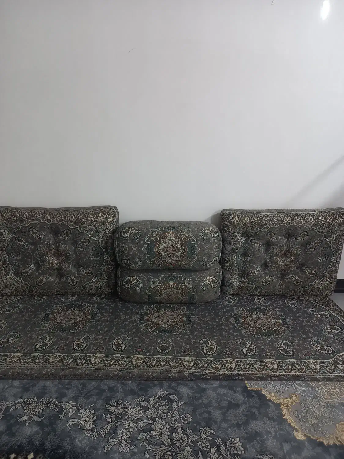 پشتی شاه نشین|پشتی|اقبالیه, |دیوار