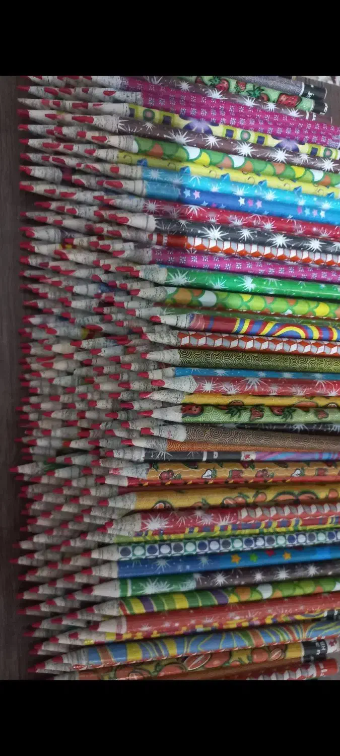 مداد روزنامه ایی قرمز|لوازم التحریر|بهارستان, |دیوار