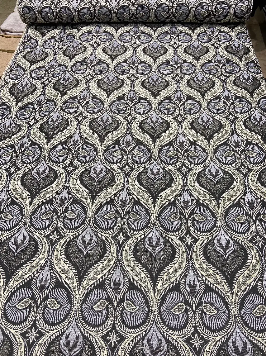 جاجیم زیر سفره روفرشی|گلیم، جاجیم، گبه|قم, شاه ابراهیم|دیوار