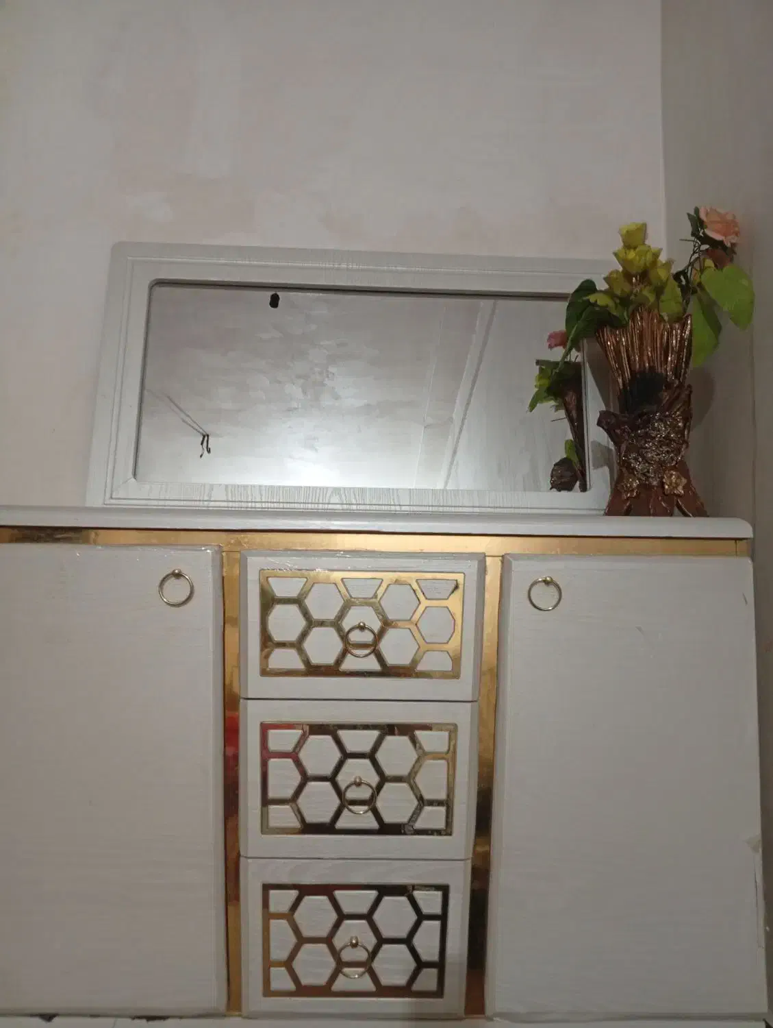 میز همراه آینه|مبلمان خانگی و میز عسلی|مسجد سلیمان, |دیوار