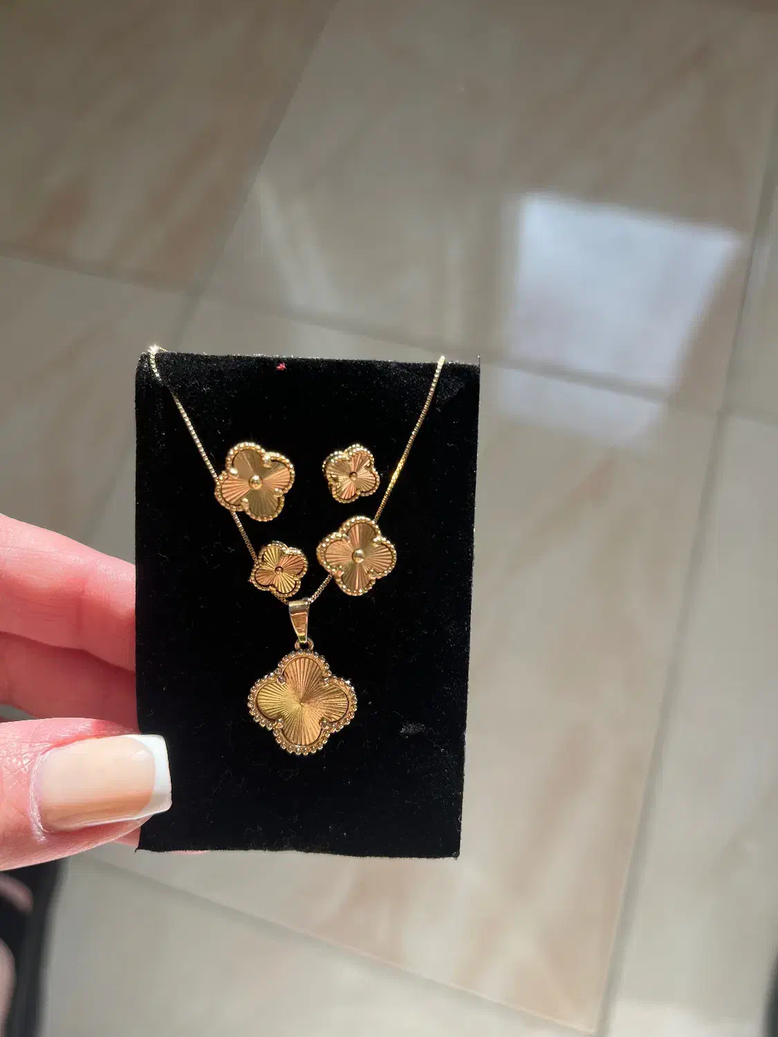 نیم ست گردنبند و دو جفت گوشواره|بدلیجات|تنکابن, |دیوار