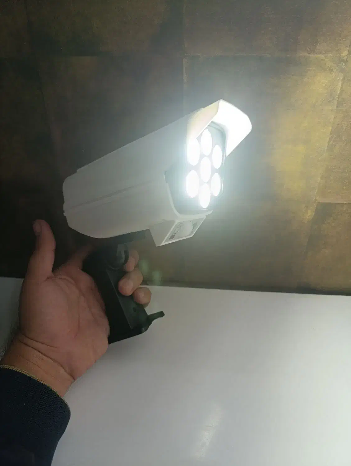 چراغ سولار خورشیدی طرح دوربین بسیار کاربردی|لامپ و چراغ|فولادشهر, A6|دیوار