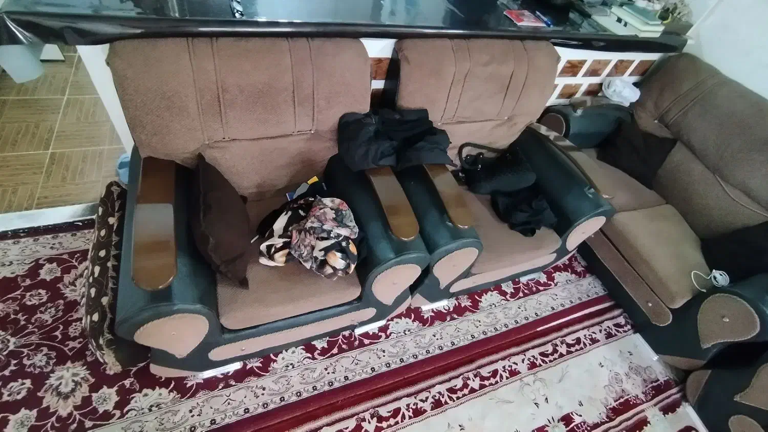 یک دست مبلمان ۷ نفره|مبلمان خانگی و میز عسلی|اصفهان, قهجاورستان|دیوار