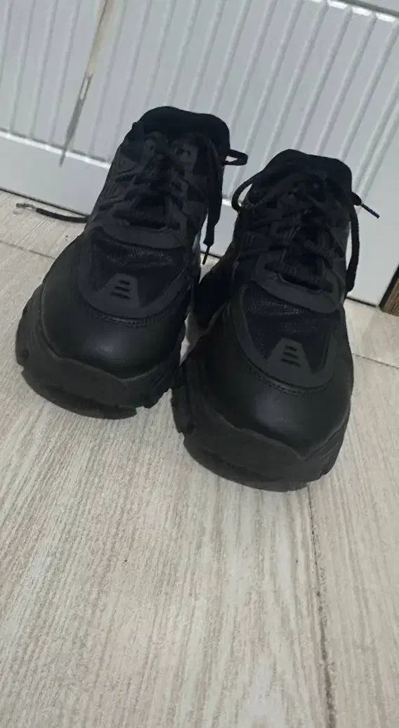 کتونی لژ دار مشکی دخترونه|کفش و لباس بچه|قزوین, |دیوار