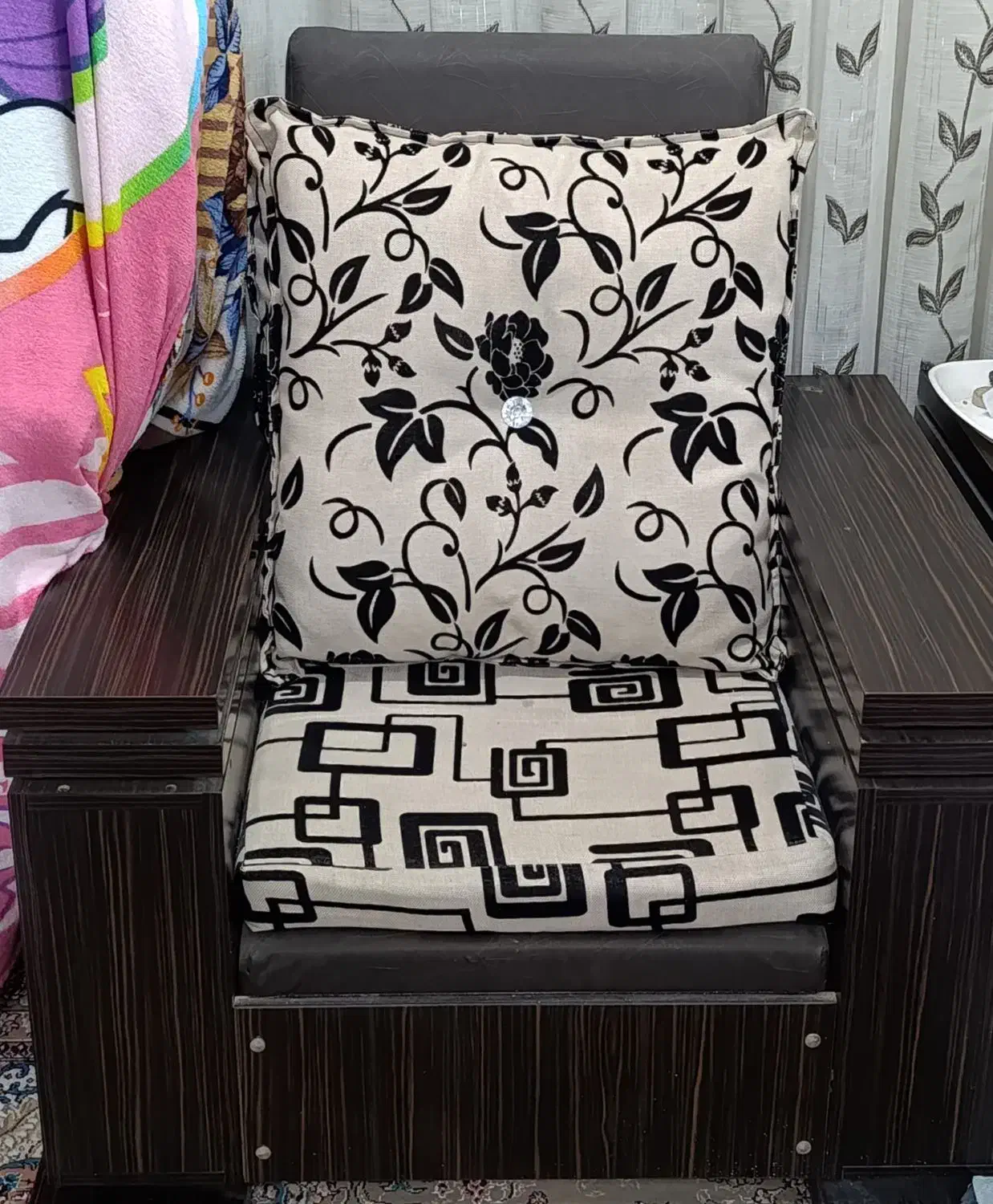 مبل 7 نفره راحتی با یک عدد میز تلویزیون|مبلمان خانگی و میز عسلی|شهرکرد, |دیوار