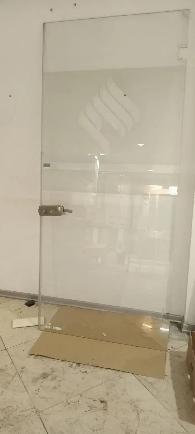 در شیشه ای|آینه|تهران, افسریه شمالی|دیوار