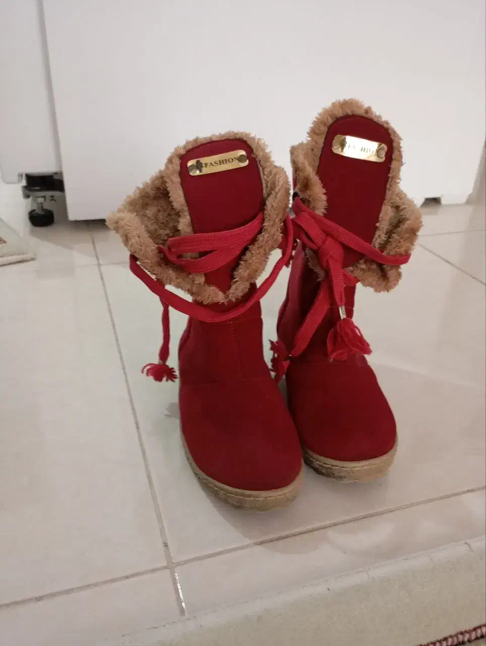 چکمه دخترانه|کیف، کفش، کمربند|نیشابور, گمنام غربی|دیوار