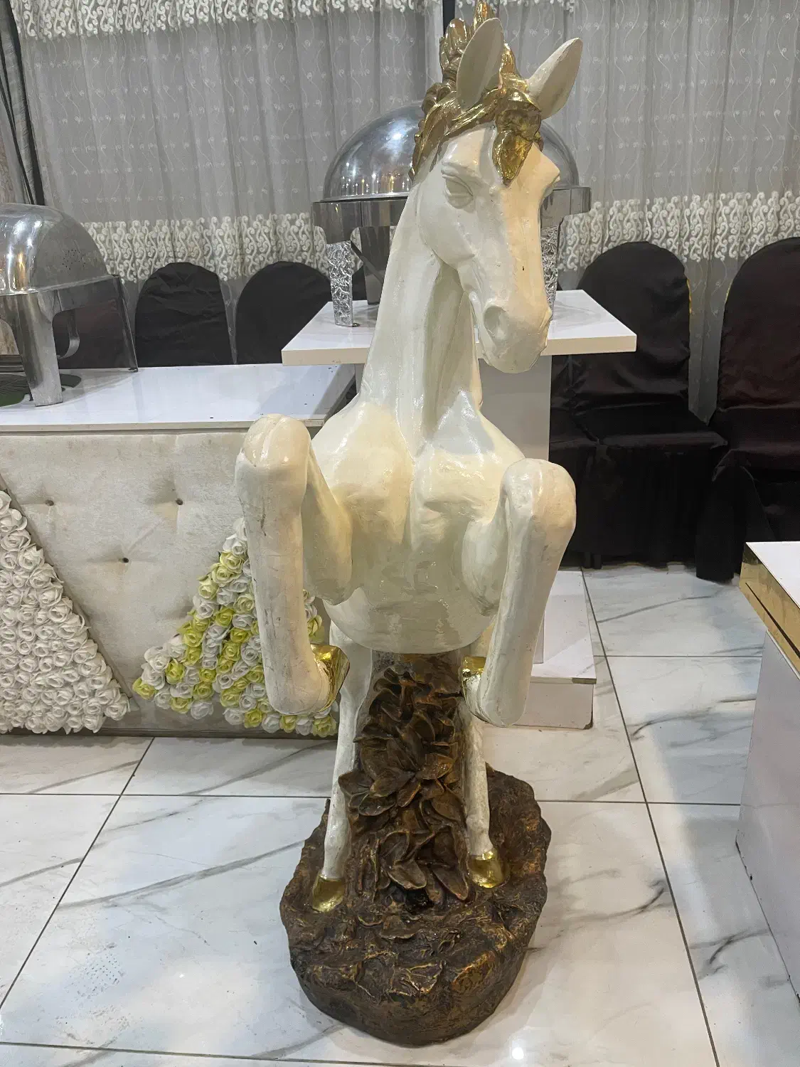 مجسمه اسب سفید|مجسمه، تندیس، ماکت|اهواز, کیانپارس |دیوار