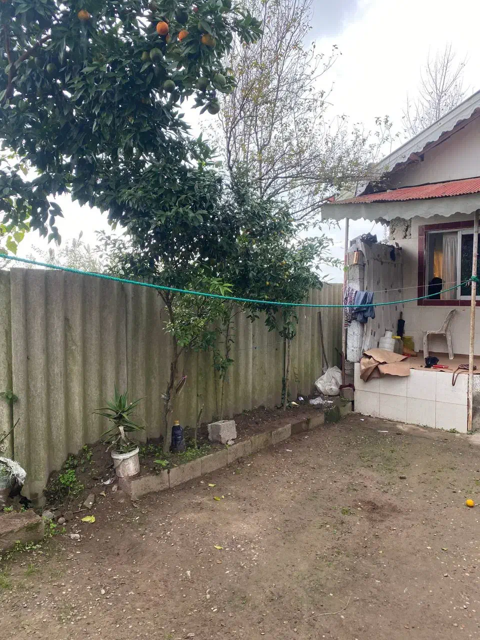 خانه قابل سکونت با۲۰۰متر محوطه فقط دو میلیارد و صد|فروش خانه و ویلا|کوچصفهان, |دیوار