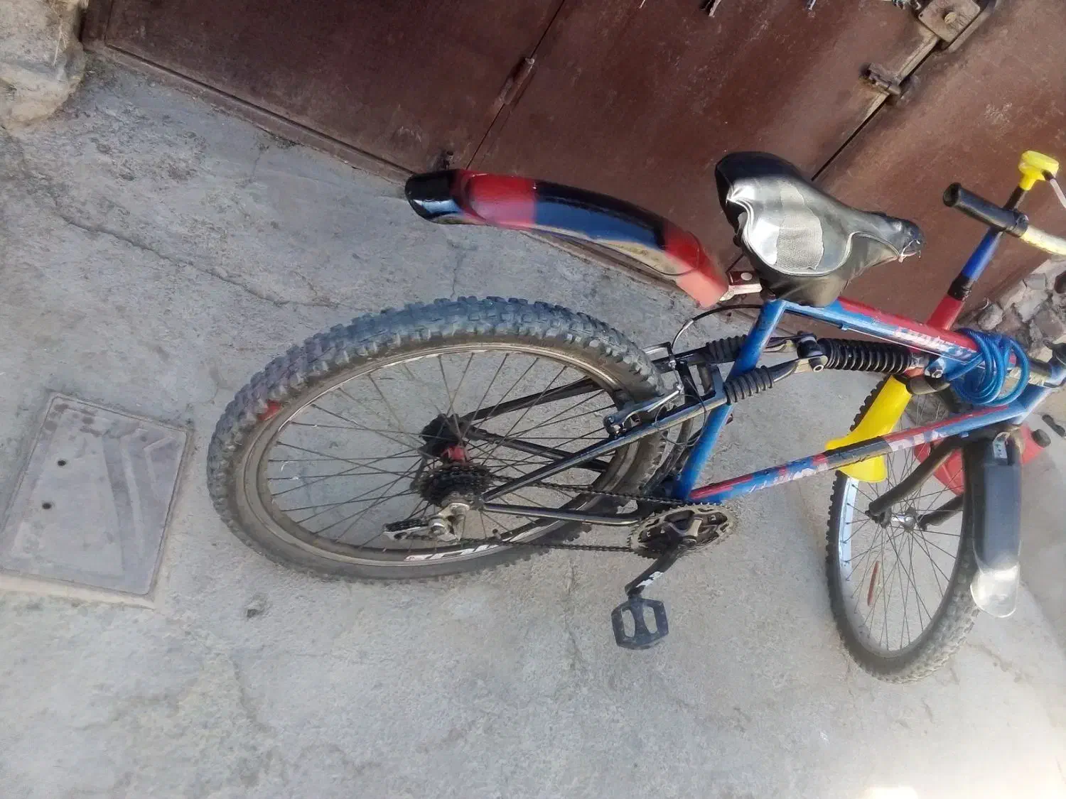 دوچرخه|دوچرخه، اسکیت، اسکوتر|شبستر, |دیوار