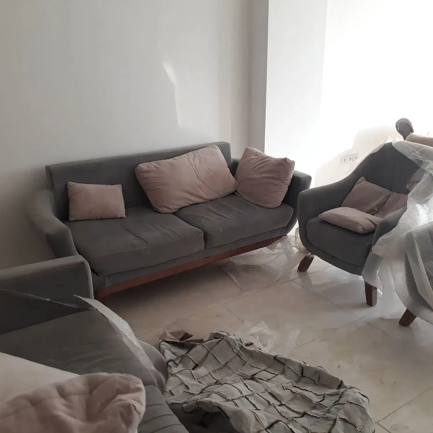 مبل راحتی ۷ نفره فقط ۴ تومن|مبلمان خانگی و میز عسلی|تهران, حسن‌آباد|دیوار