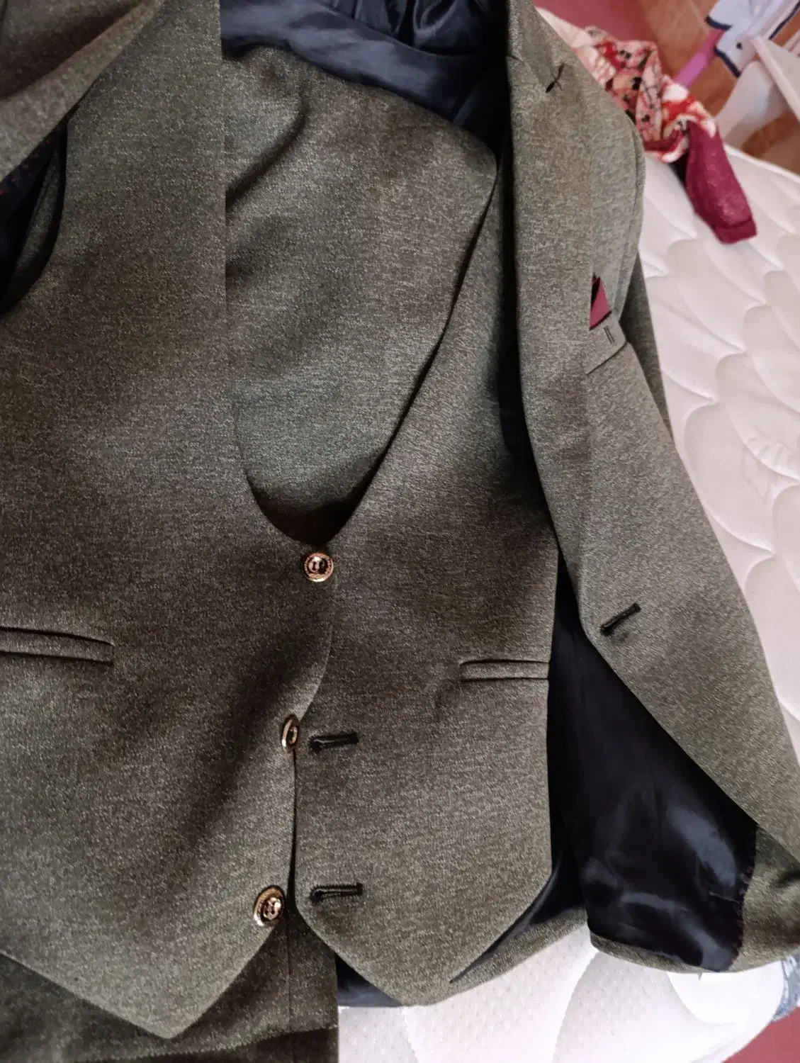 کت شلوار|لباس|بندر دیر, |دیوار