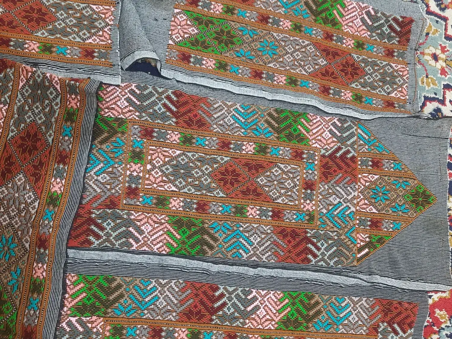 بدن آستین|لباس|سیب و سوران, |دیوار