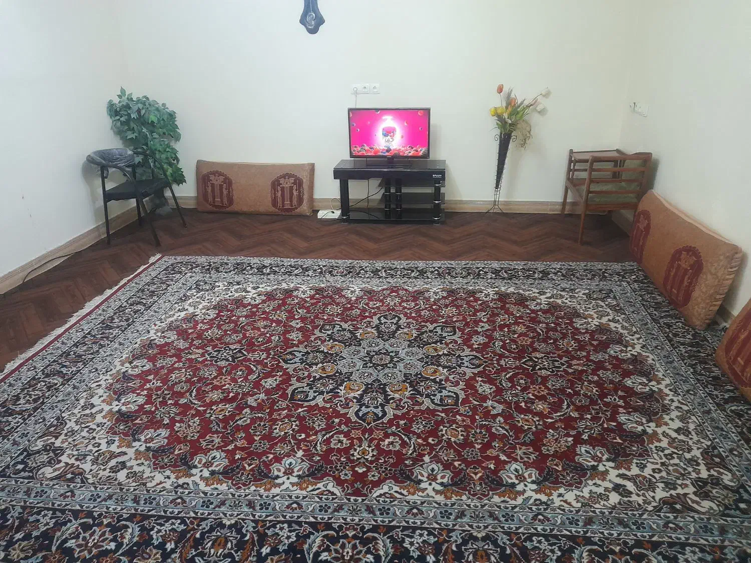 منزل ویلای مبله ساعتی۱۲۰هزارتومن  روزانه و هفتگی|اجارهٔ کوتاه‌مدت آپارتمان و سوئیت|شیراز, دشت چنار|دیوار