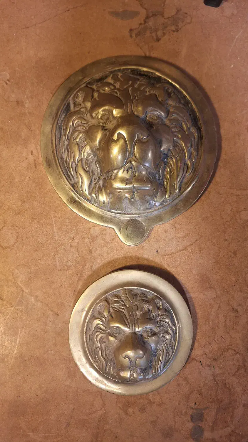 مجسمه شیر برنجی|کلکسیون اشیاء عتیقه|اراک, |دیوار