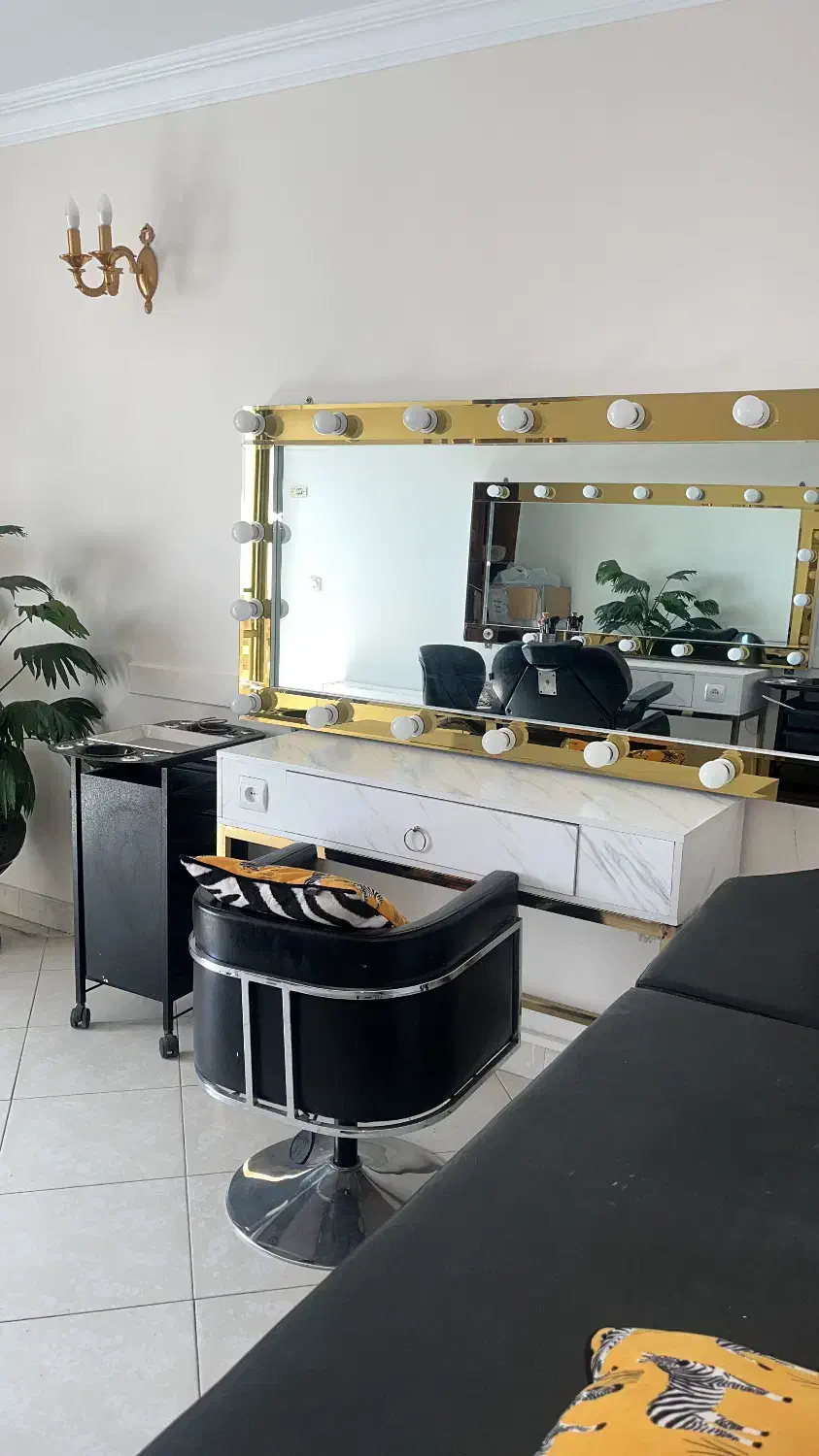 استخدام دو لاین جذاب ناخن و لایت|استخدام درمانی، زیبایی، بهداشتی|تهران, امانیه|دیوار