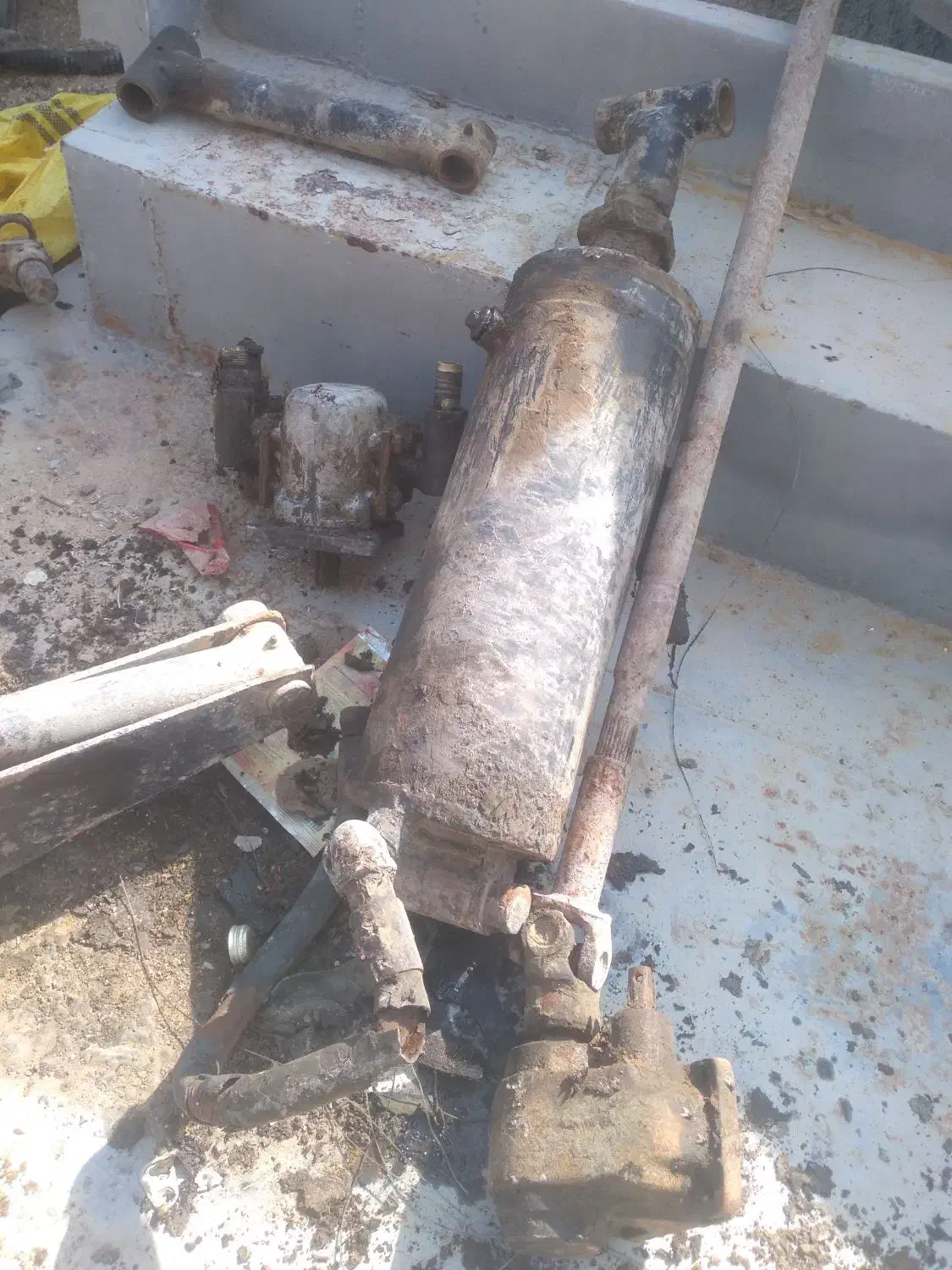 پمپ کمپرسی نیسان ۵ تن|قطعات یدکی و لوازم جانبی|قشم, |دیوار