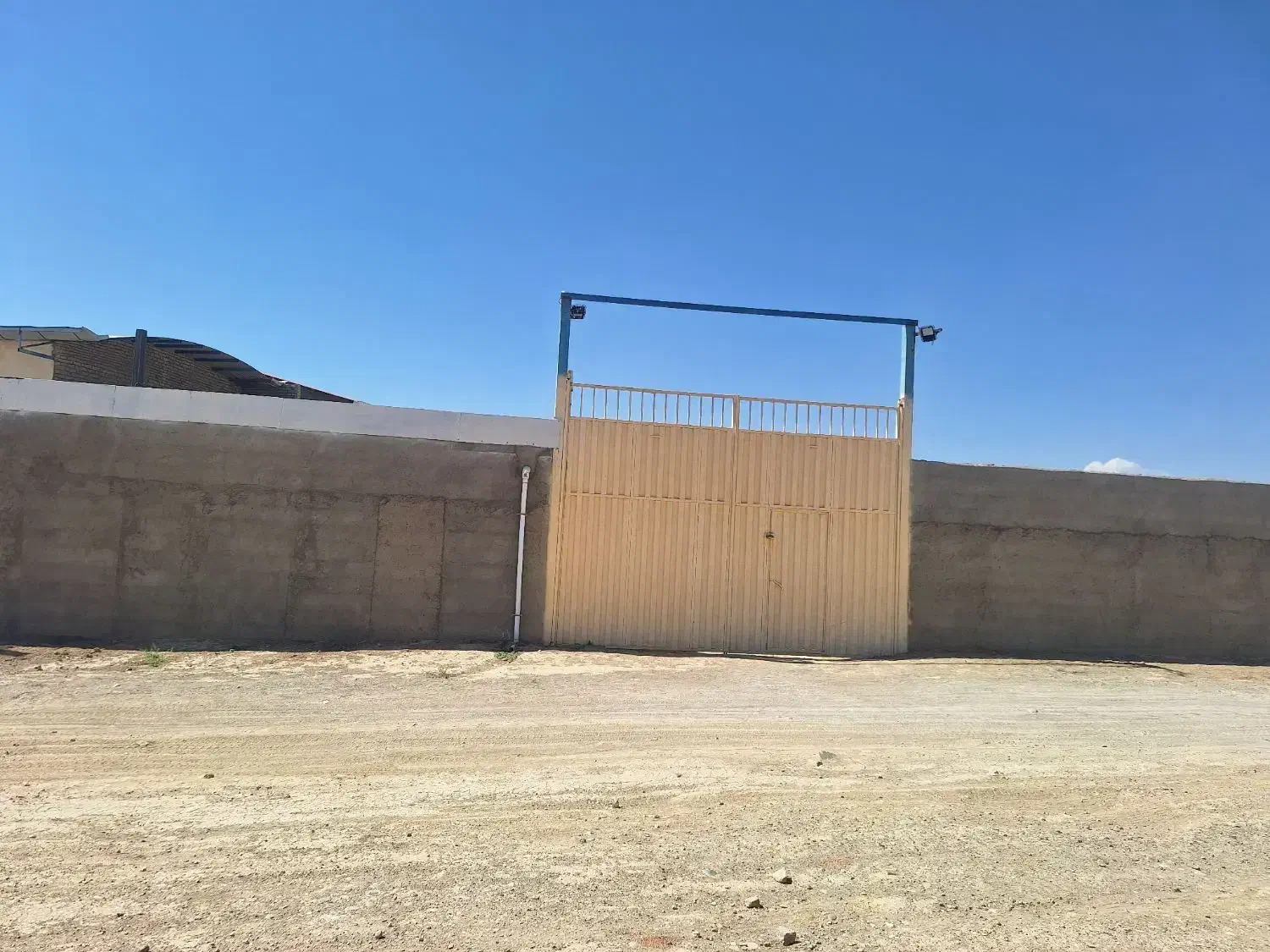 زمین ۶۰۰ متری دیوار کشی شده.|اجارهٔ دفتر صنعتی، کشاورزی، تجاری|کوهدشت, |دیوار