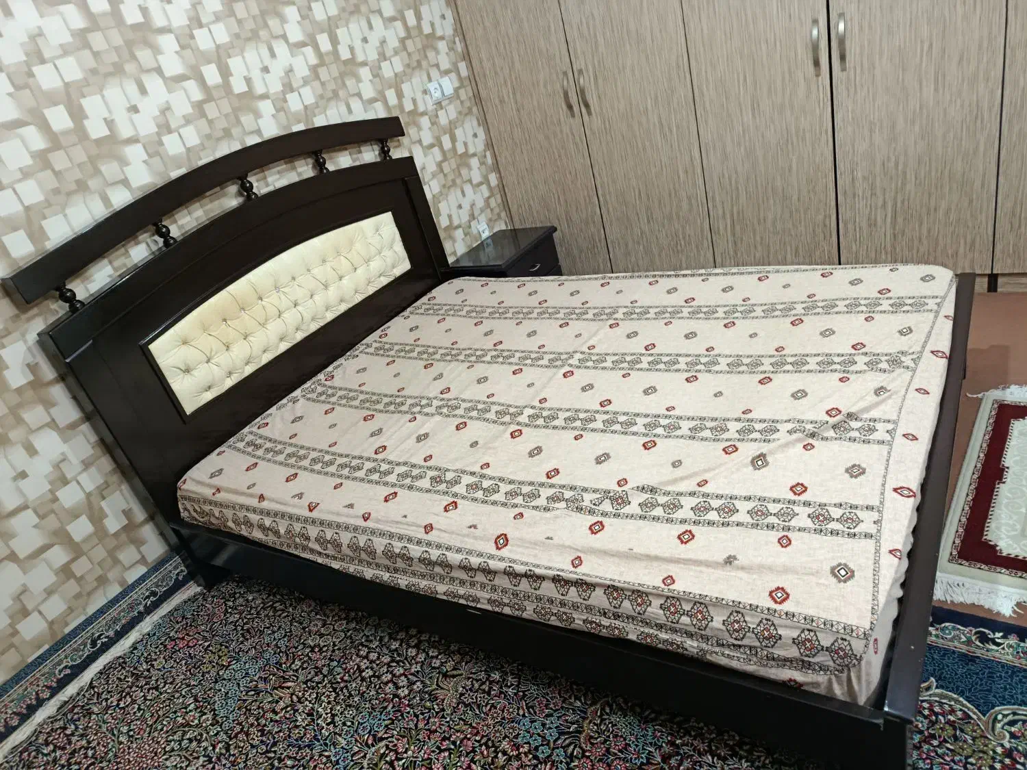 تخت دونفره|تخت و سرویس خواب|اصفهان, بهارستان|دیوار
